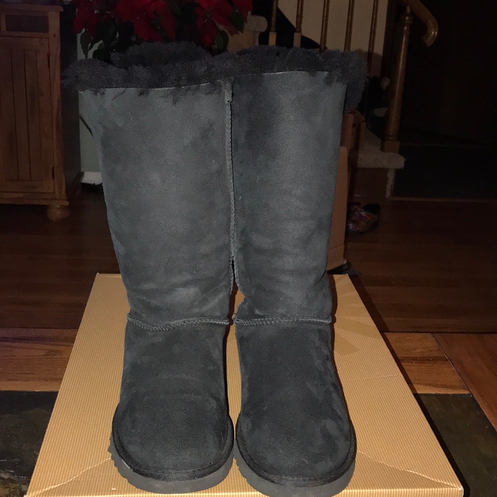 UGG Tall Bailey Bow in Black